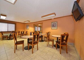 Free daily continental breakfast 