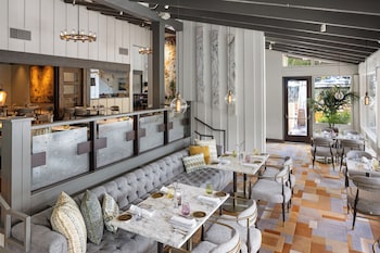 2 restaurants, breakfast, lunch, dinner served; Californian cuisine at The Quail