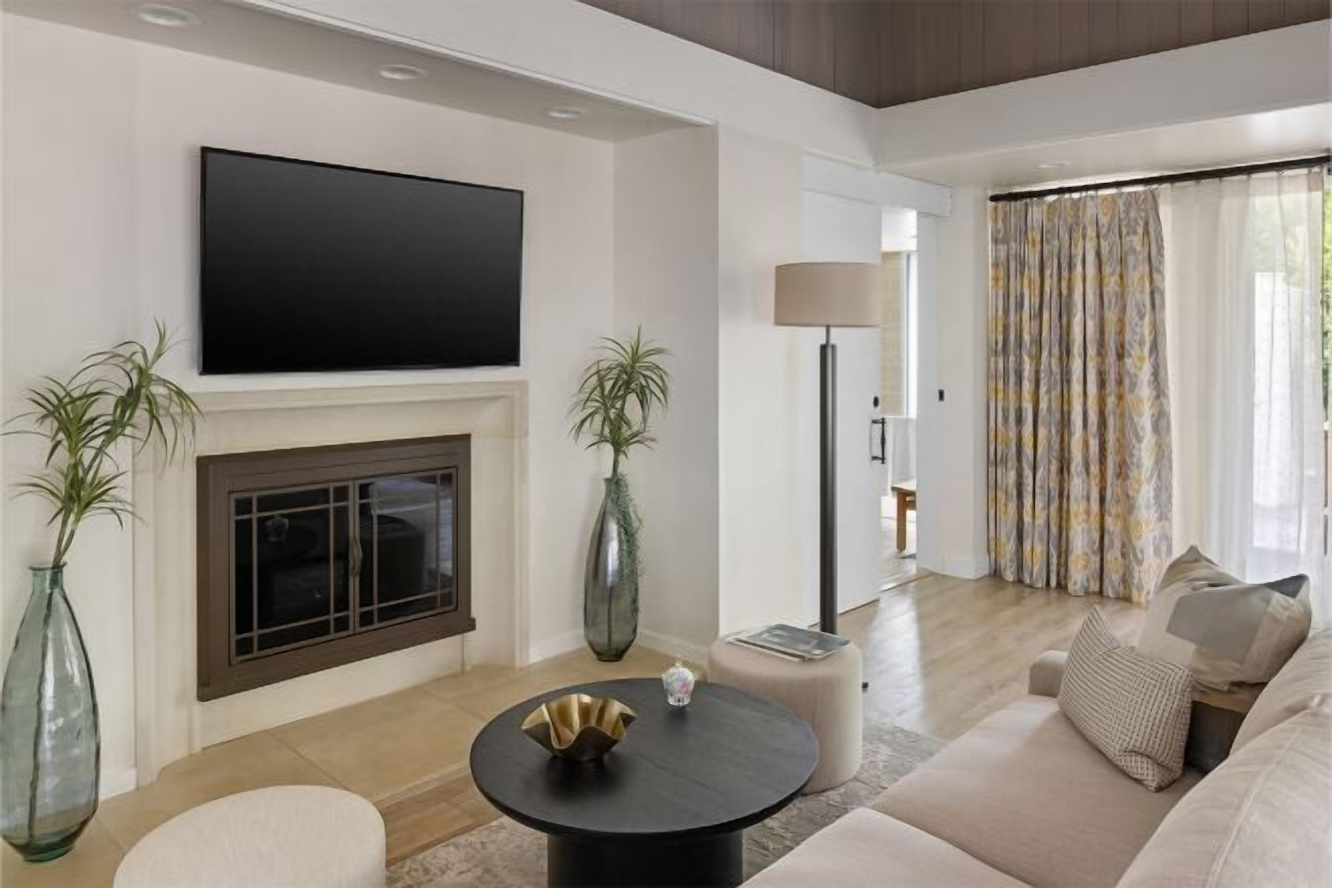 Living area | Flat-screen TV
