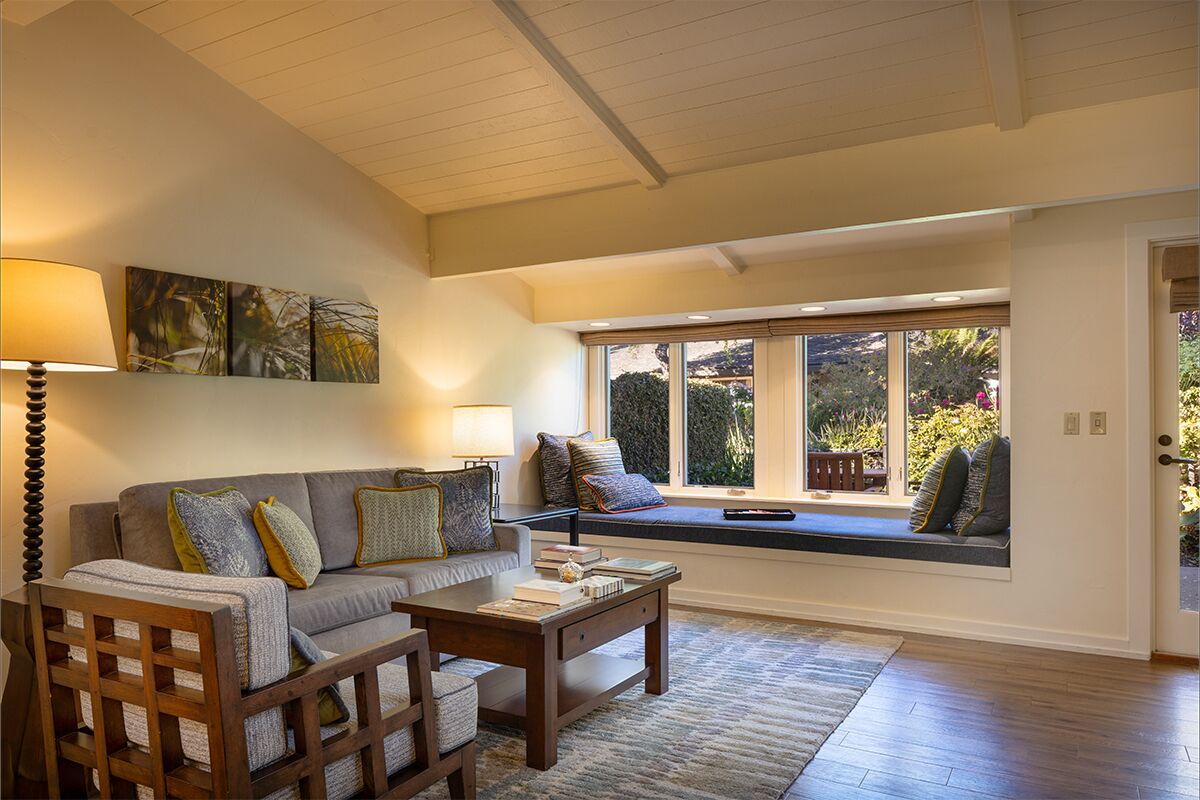 bungalow superior suite | living area | flat-screen tv