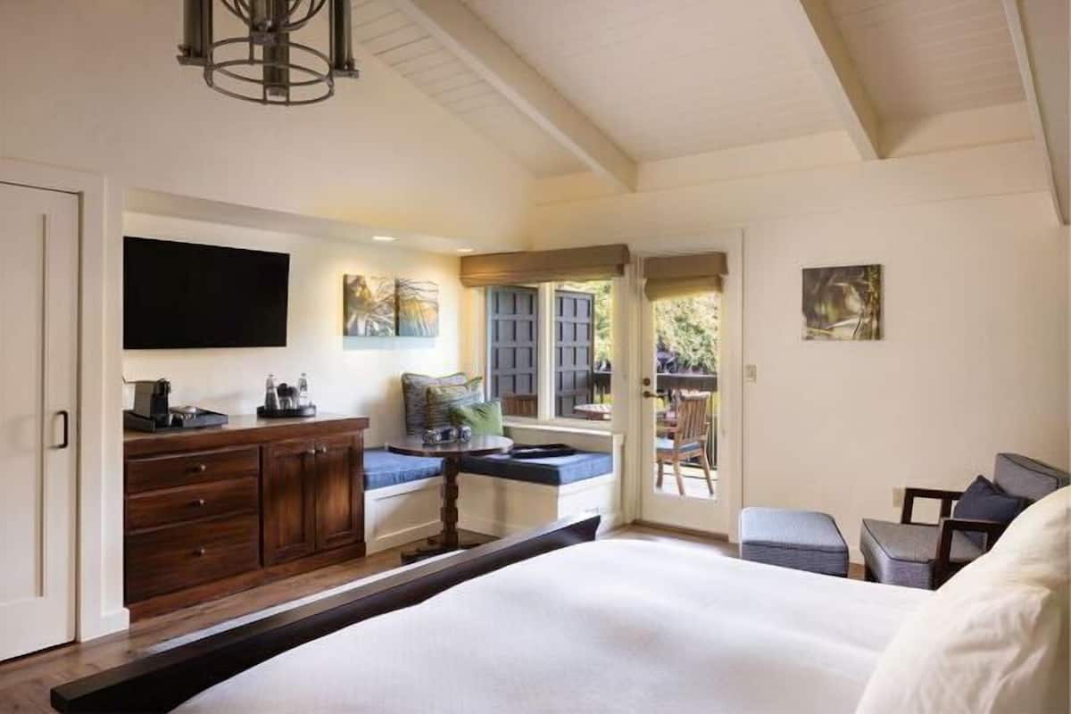 Premium bedding, pillowtop beds, in-room safe, desk
