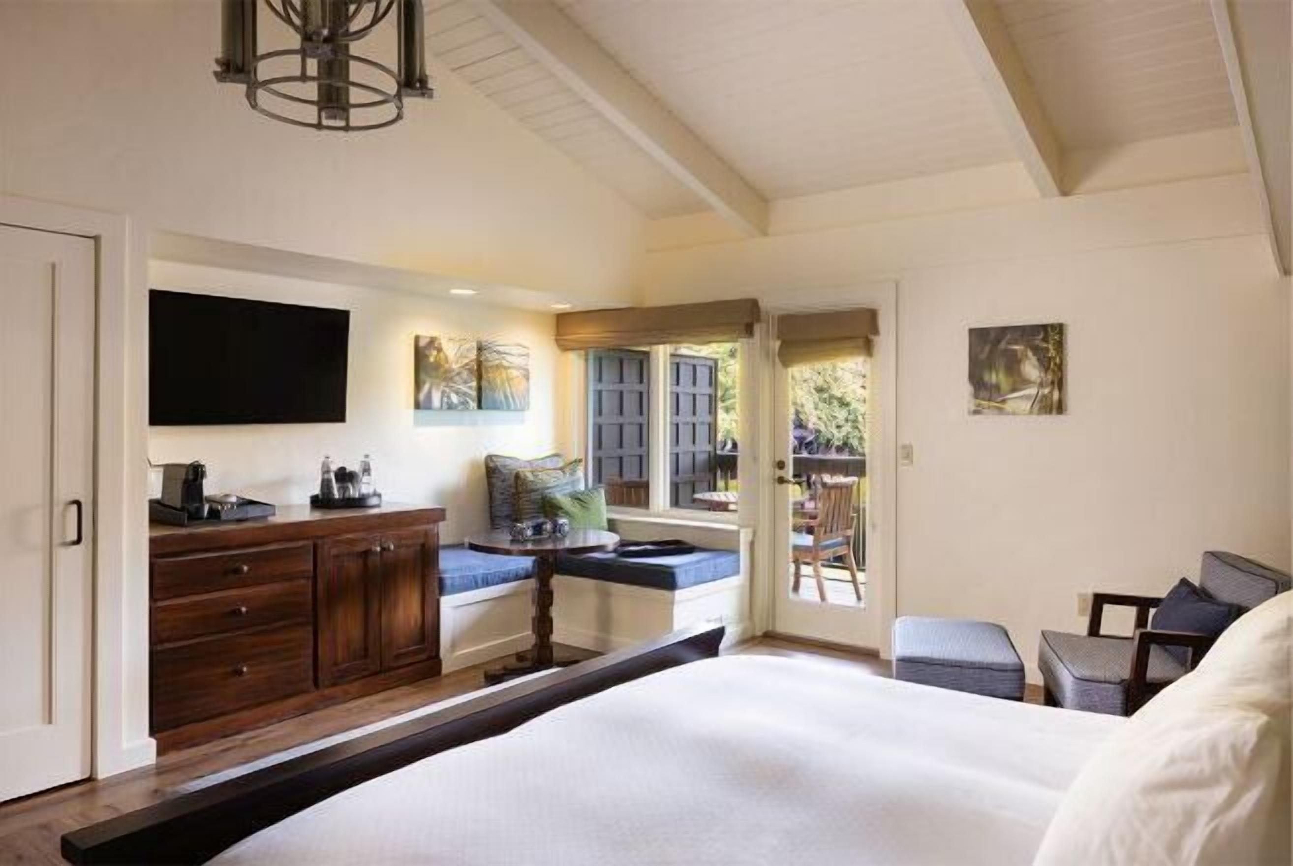 Premium bedding, pillow-top beds, in-room safe, desk