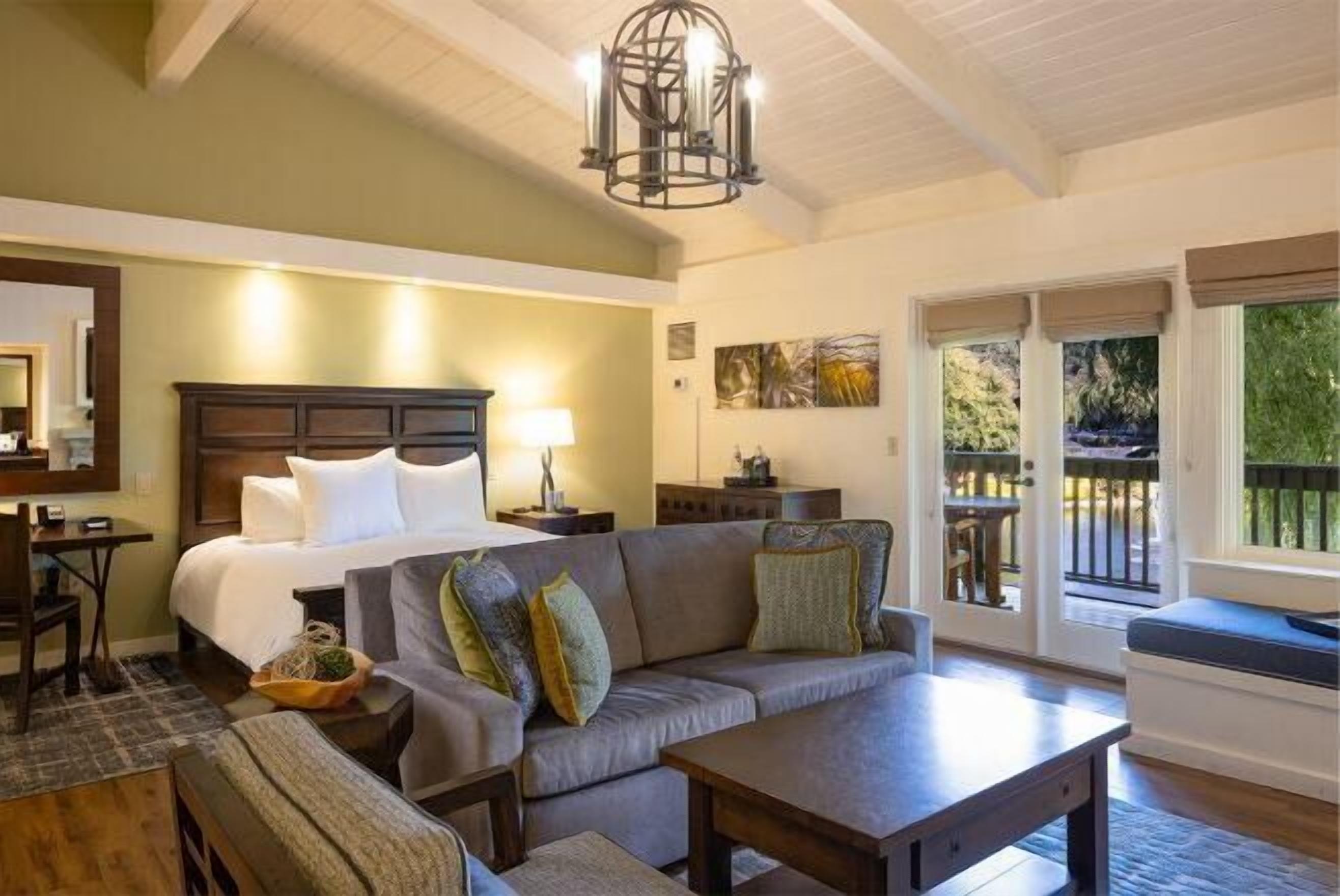 Living area | Flat-screen TV