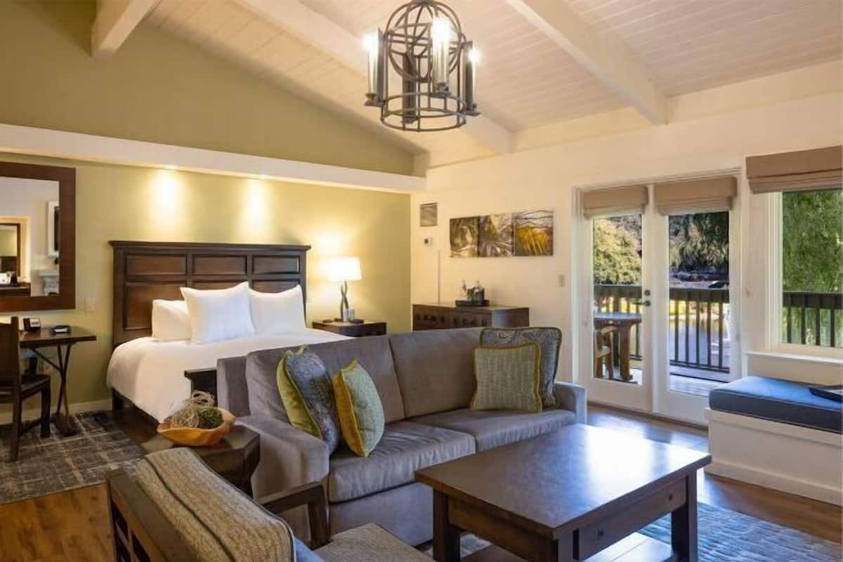 Living area | Flat-screen TV