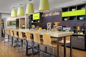 Free daily continental breakfast - Home2 Suites by Hilton Lake City (Lake City)