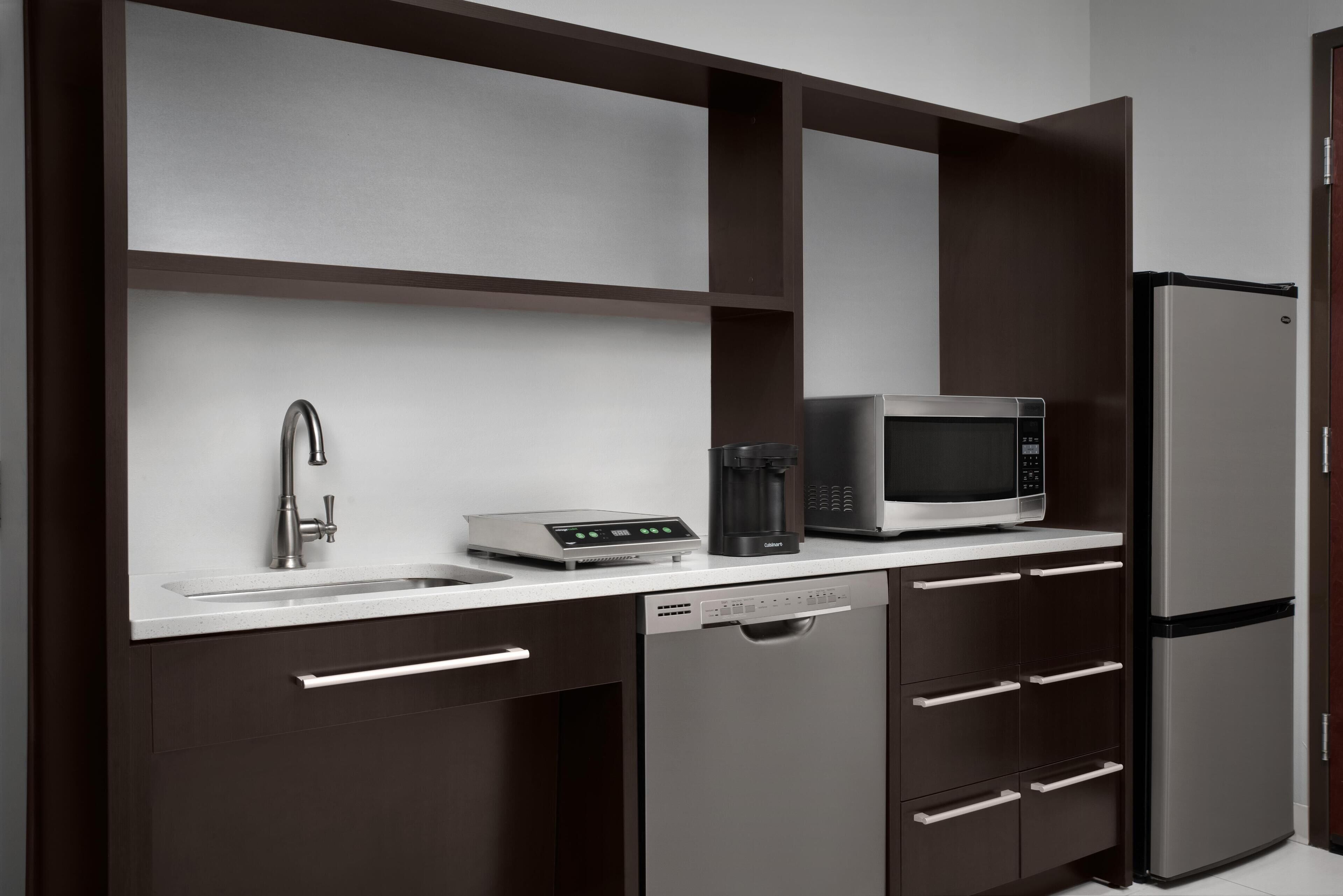 開放式客房, 2 張加大雙人床, 無障礙, 非吸煙房 | 私人廚房 | 雪櫃、微波爐、洗碗機、咖啡機/沖茶器