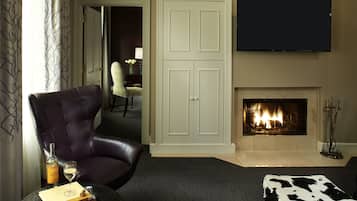 Luxury Suite | Frette Italian sheets, premium bedding, pillowtop beds, in-room safe