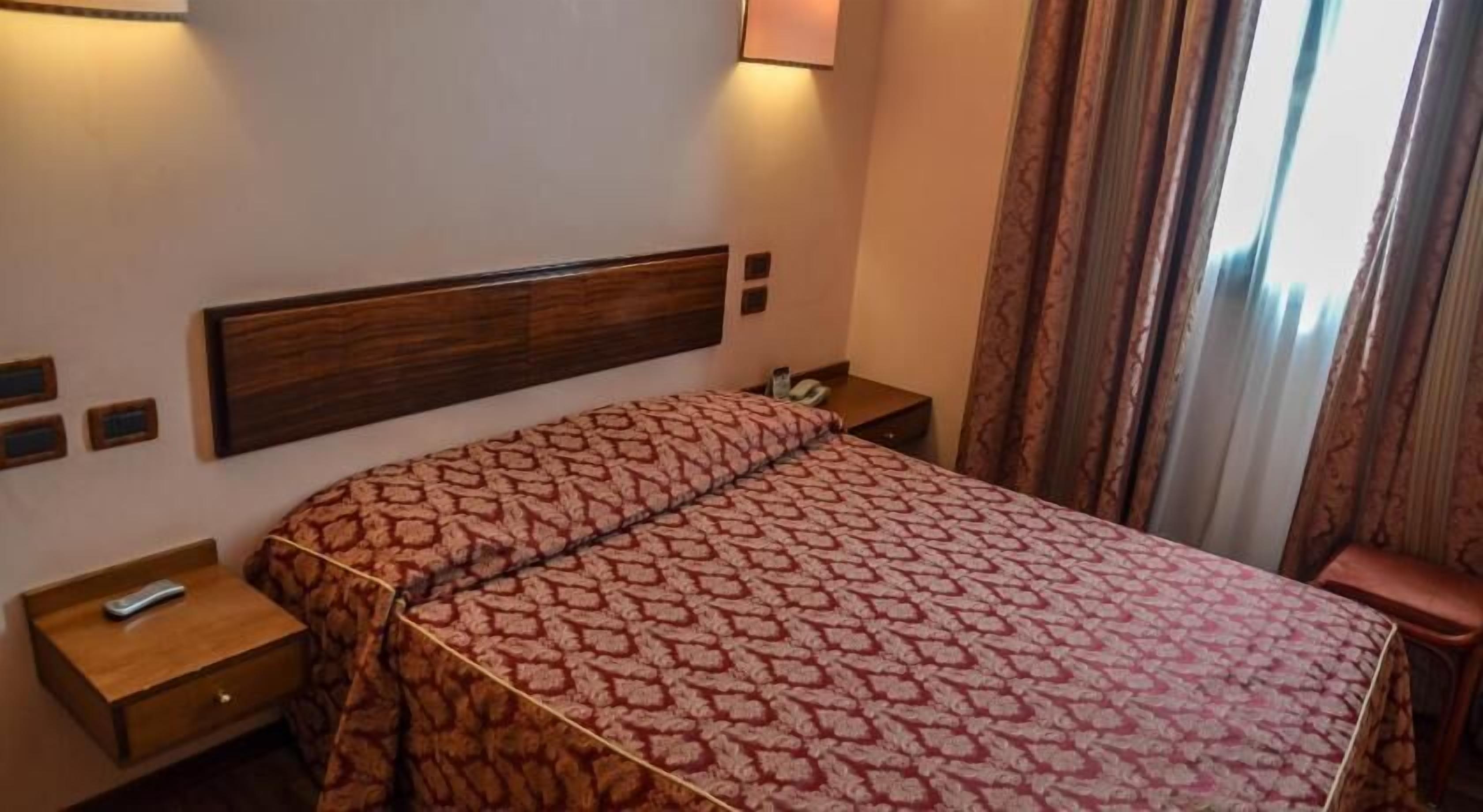 Couette en duvet, minibar, coffre-fort, bureau