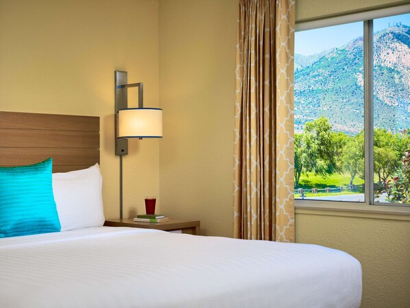 Premium bedding, in-room safe, desk, laptop workspace