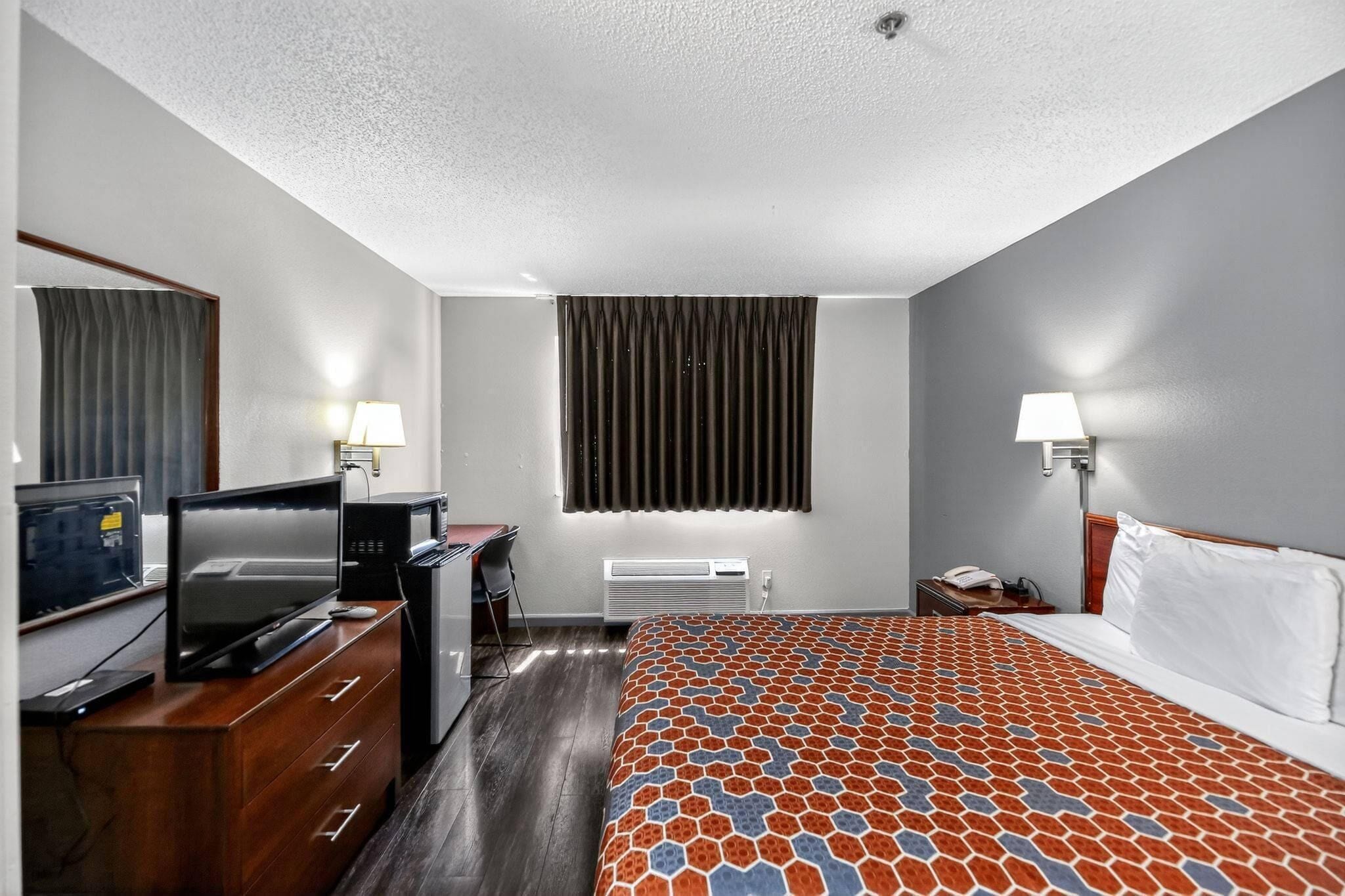 Desk, free WiFi, bed sheets