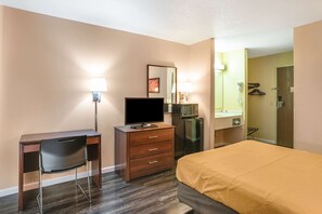 Quarto standard, 1 cama Queen, para não fumantes | Escrivaninha, Wi-Fi de cortesia, roupa de cama