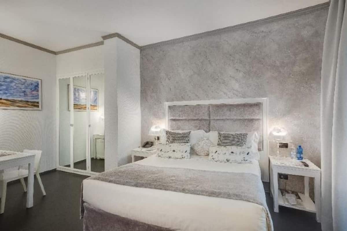 Ropa de cama hipoalergénica y minibar