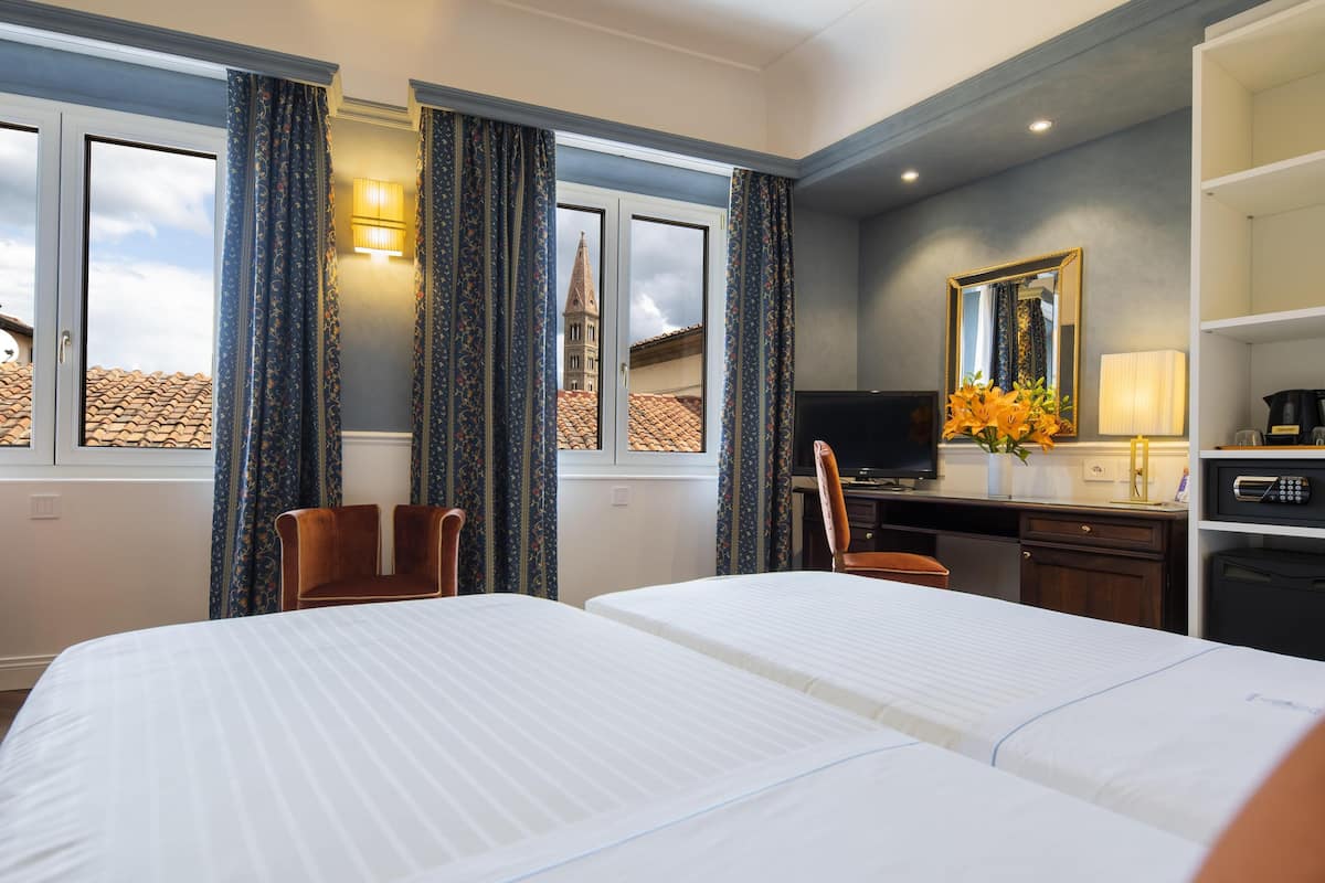 1 bedroom, hypo-allergenic bedding, minibar, in-room safe