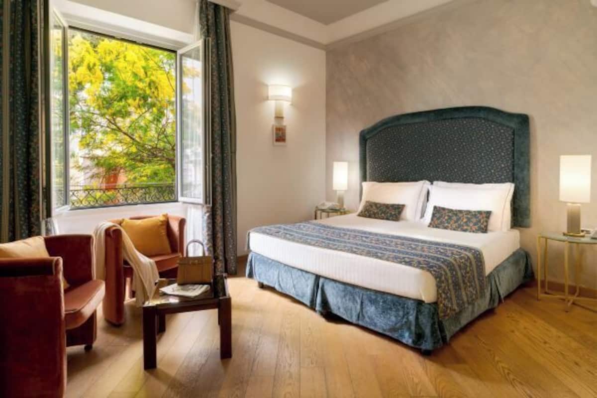 Allergikerbettwaren, Minibar, Zimmersafe, Schreibtisch