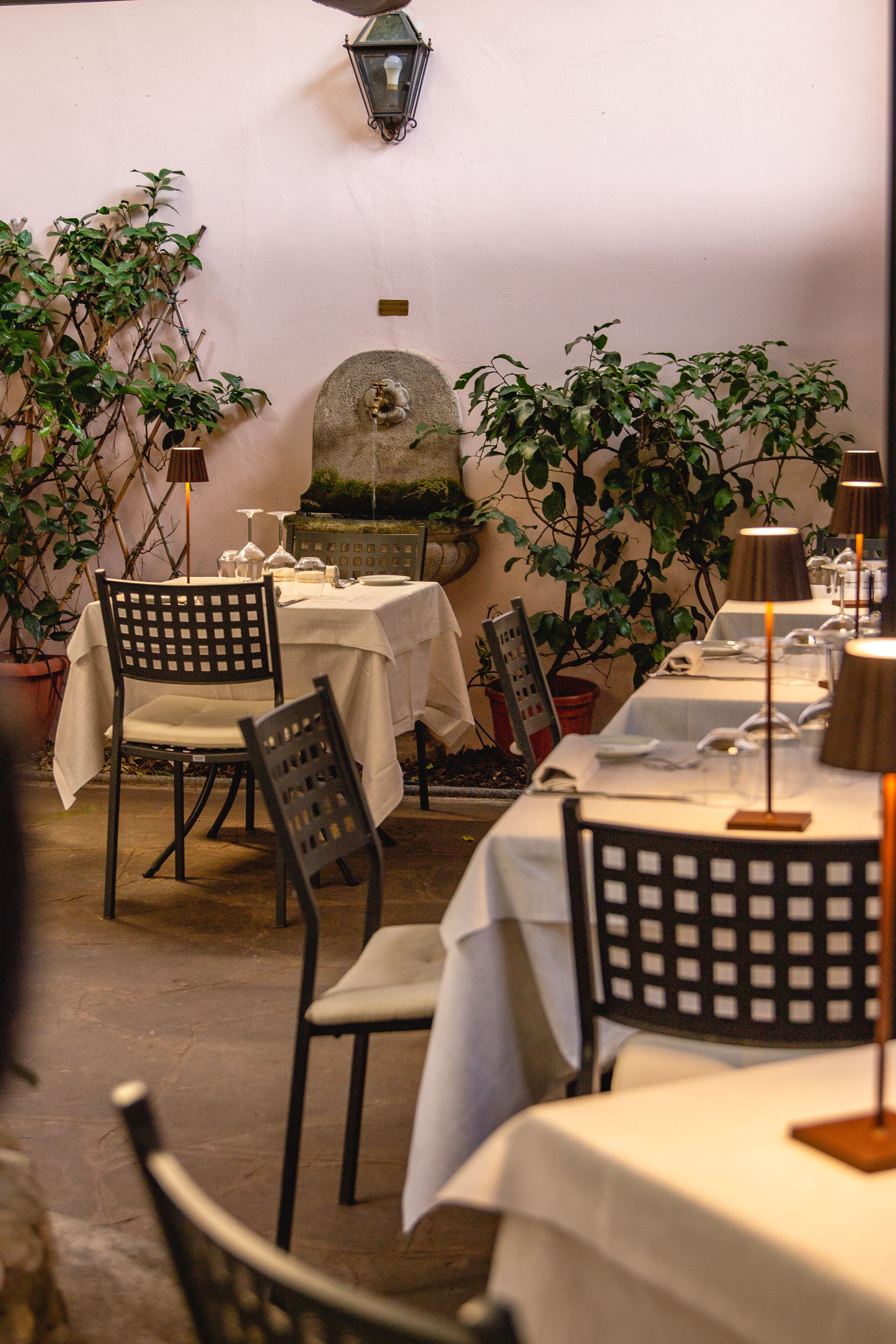 breakfast, lunch and dinner served