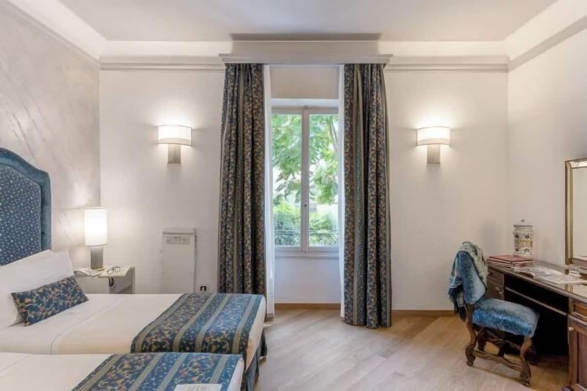 1 bedroom, hypo-allergenic bedding, minibar, in-room safe