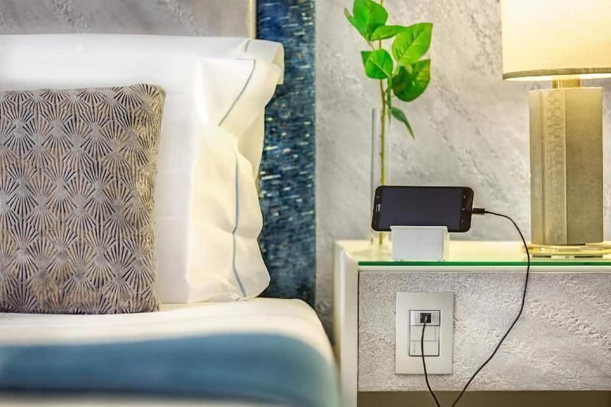 Hypo-allergenic bedding, minibar, in-room safe, desk