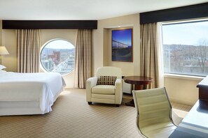 Hochwertige Bettwaren, Pillowtop-Betten, Schreibtisch