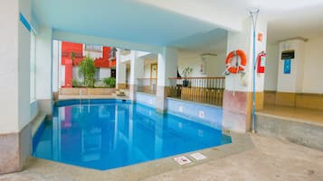 Innenpool, Außenpool (je nach Saison geöffnet)