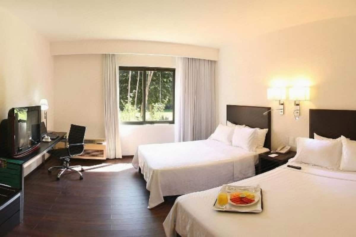 Premium bedding, in-room safe, desk, blackout drapes