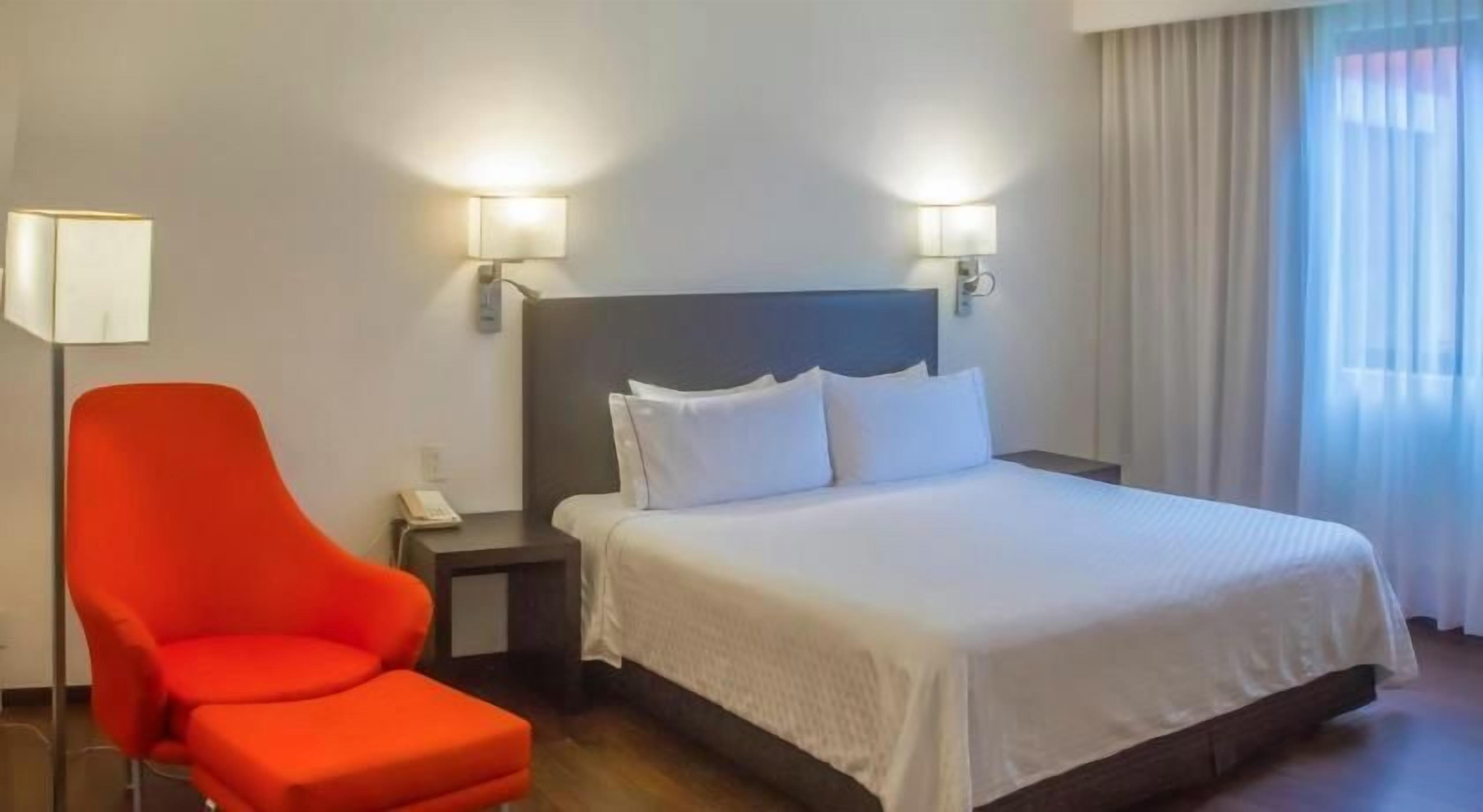 Premium bedding, in-room safe, desk, blackout drapes