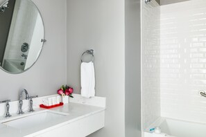 Bathroom sink - White Swan Inn (San Francisco)