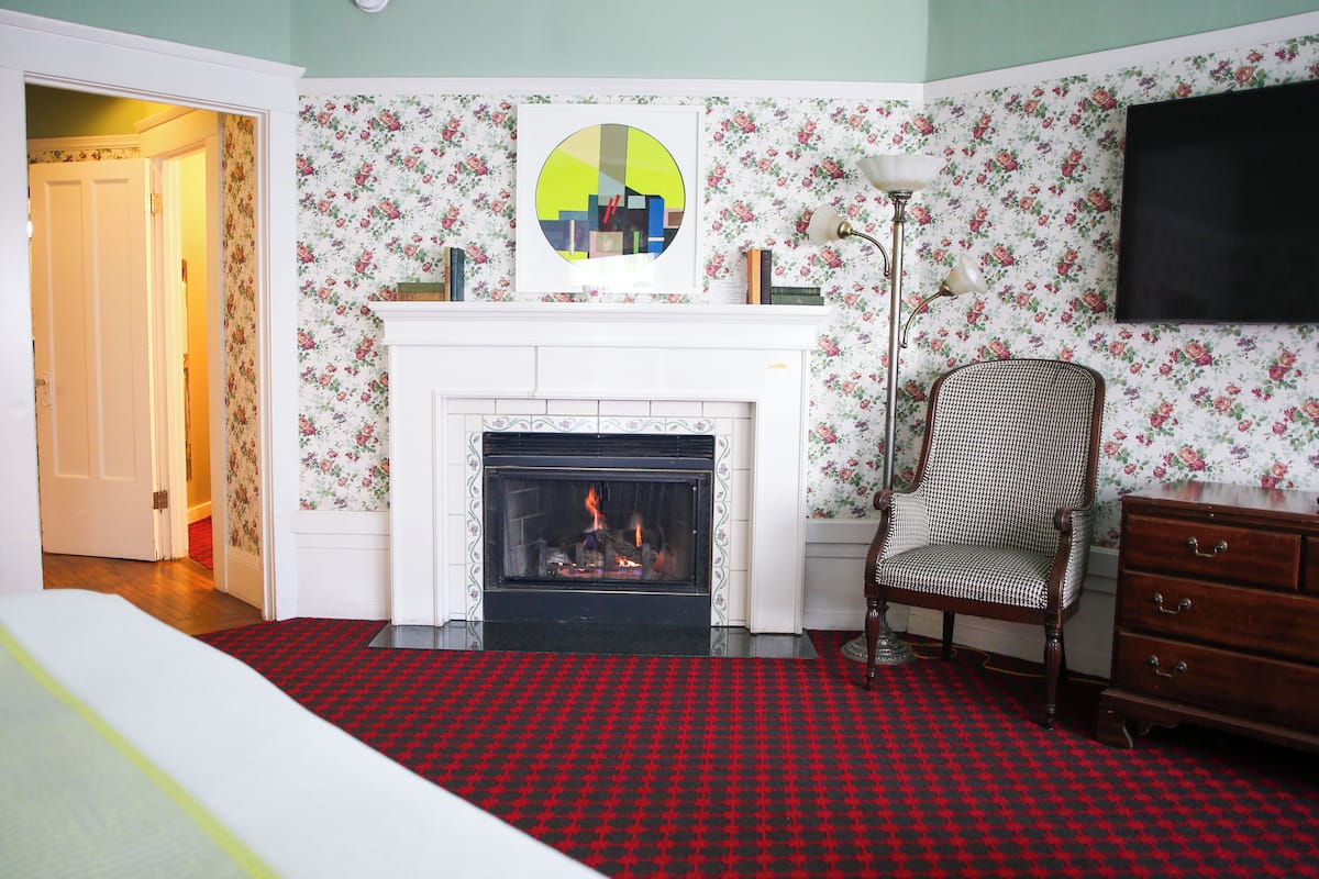 Luxury Room, 1 King Bed, Fireplace | Egyptian cotton sheets, premium bedding, in-room safe