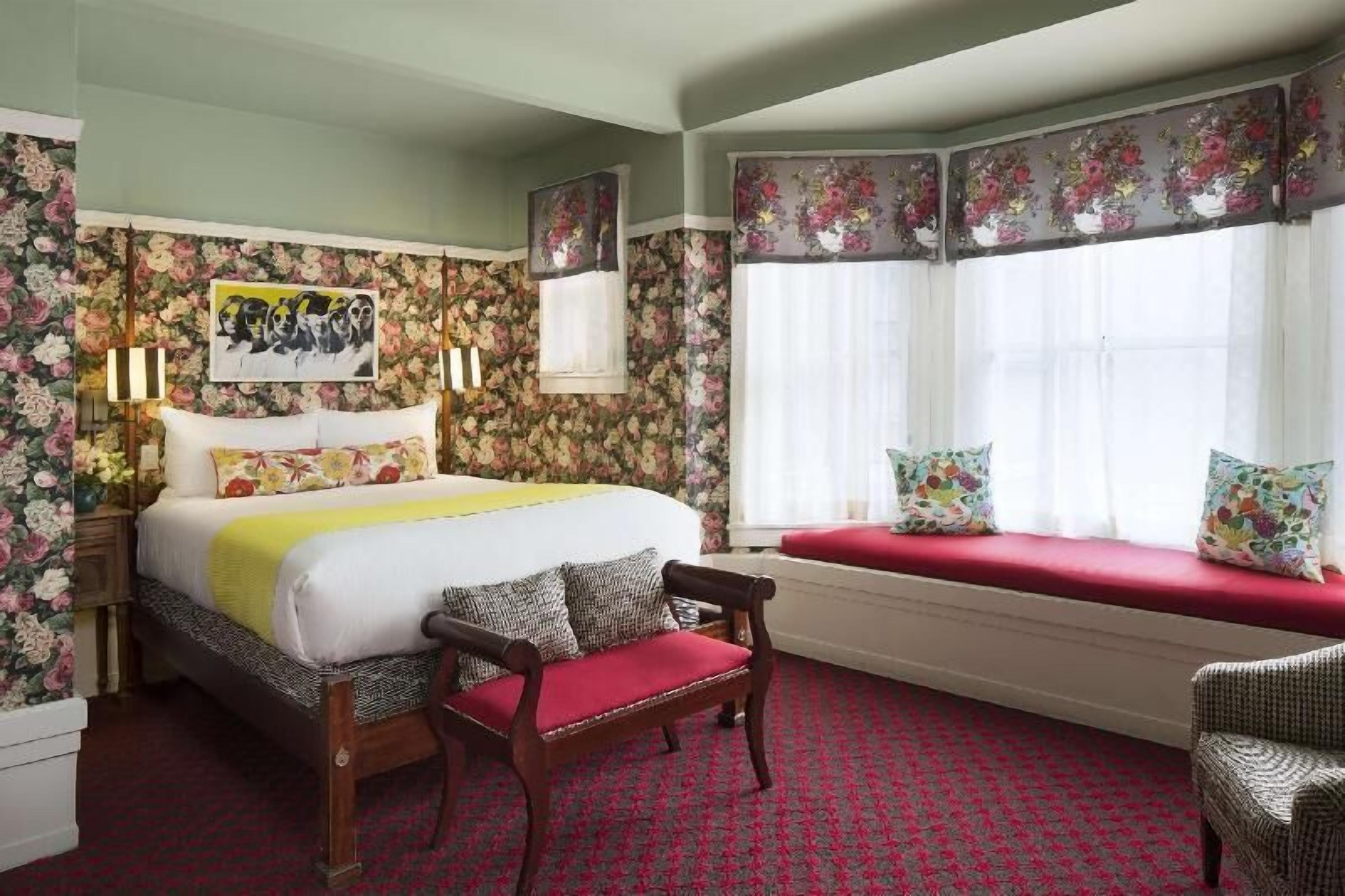 Lakens van Egyptisch katoen, luxe beddengoed, een kluis op de kamer