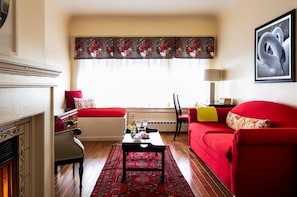 Deluxe Studio Suite | Egyptian cotton sheets, premium bedding, in-room safe