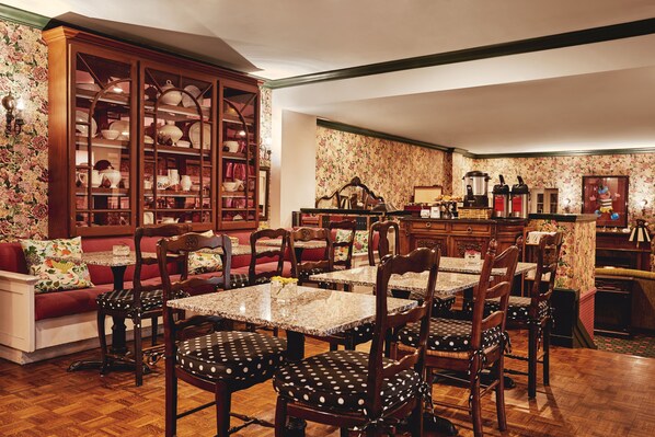 Free daily local cuisine breakfast 