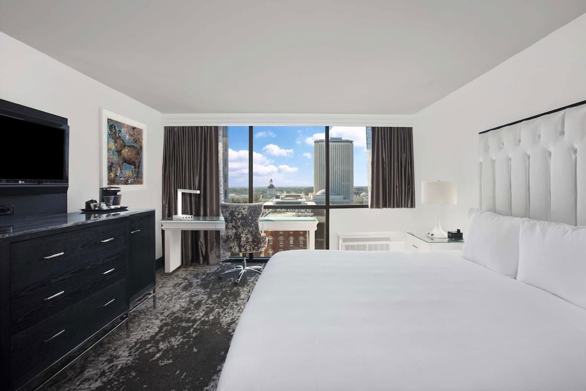 Premium bedding, in-room safe, desk, iron/ironing board