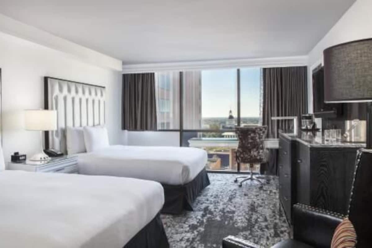 Premium bedding, in-room safe, desk, iron/ironing board