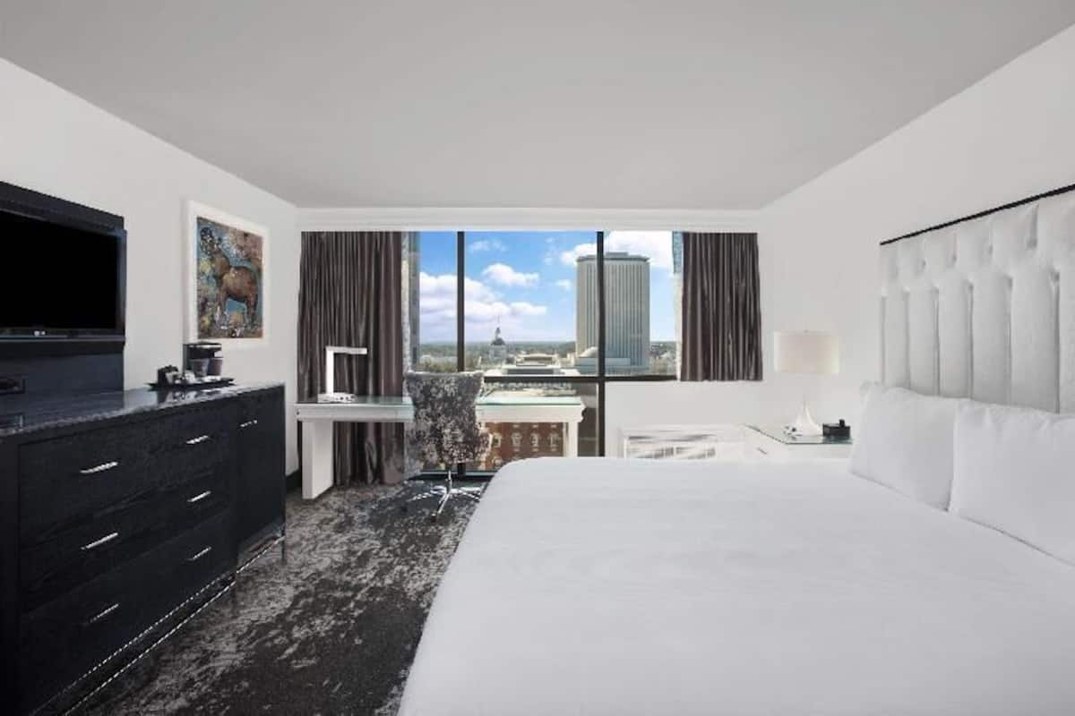 Premium bedding, in-room safe, desk, iron/ironing board