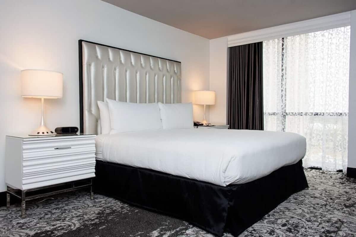 Premium bedding, in-room safe, desk, iron/ironing board