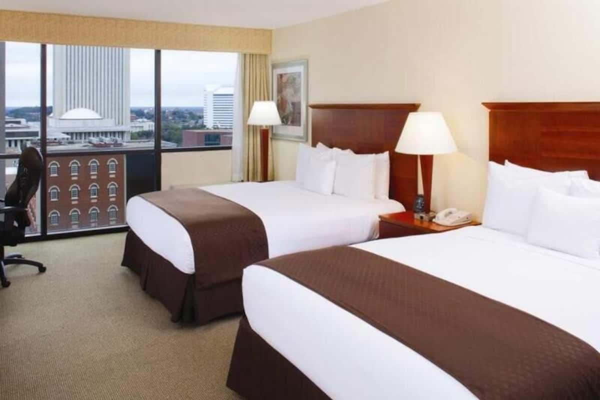 Premium bedding, in-room safe, desk, iron/ironing board