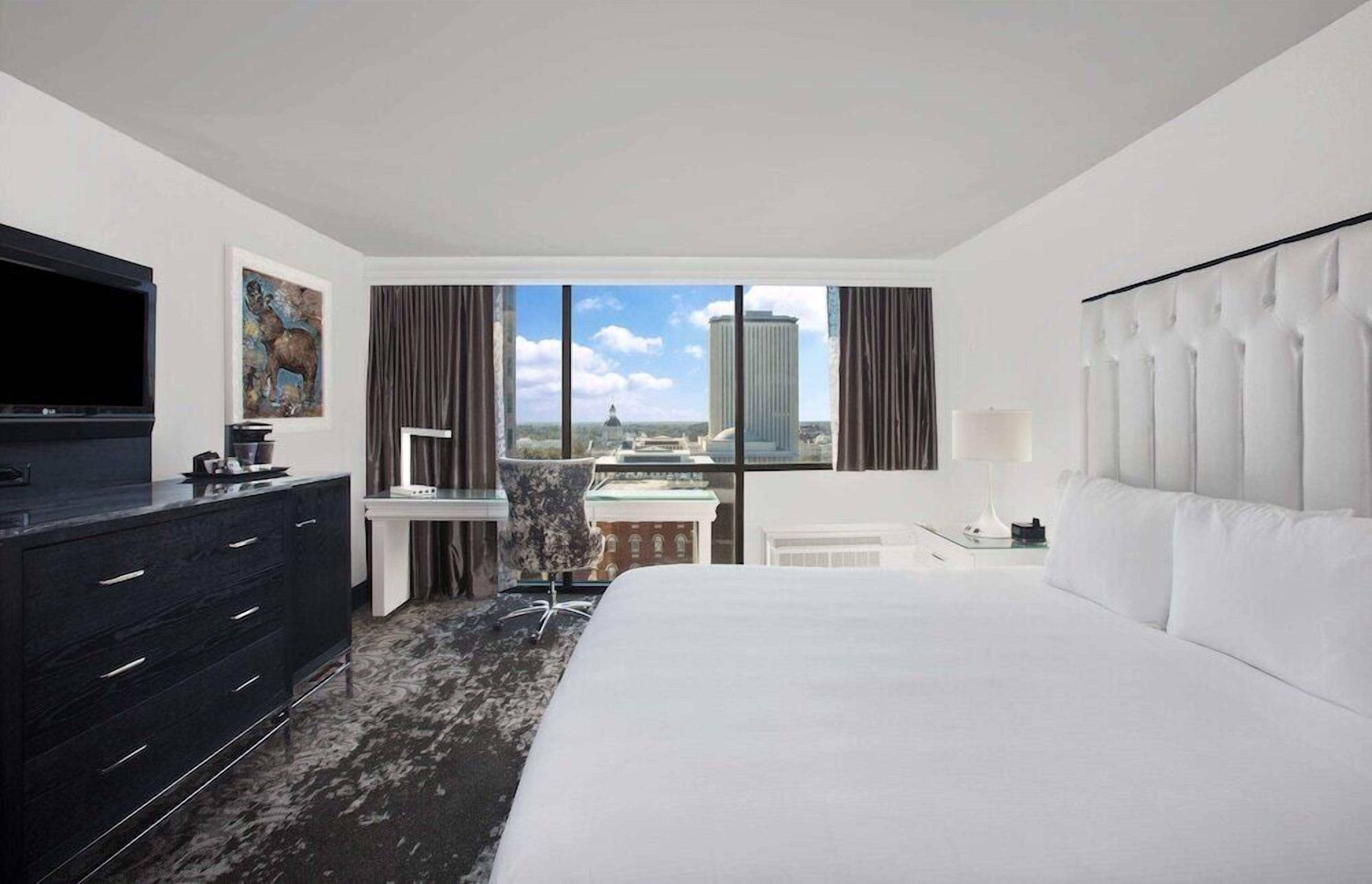 Premium bedding, in-room safe, desk, iron/ironing board