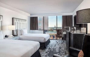 Premium bedding, in-room safe, desk, iron/ironing board - DoubleTree by Hilton Hotel Tallahassee (Tallahassee)