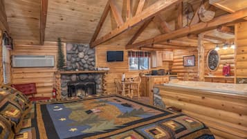 Romantic Cabin | Premium bedding, individually decorated, individually furnished