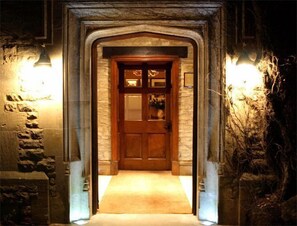 Interior detail - Fosse Manor (Cheltenham)