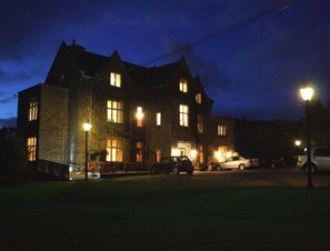 Exterior - Fosse Manor (Cheltenham)