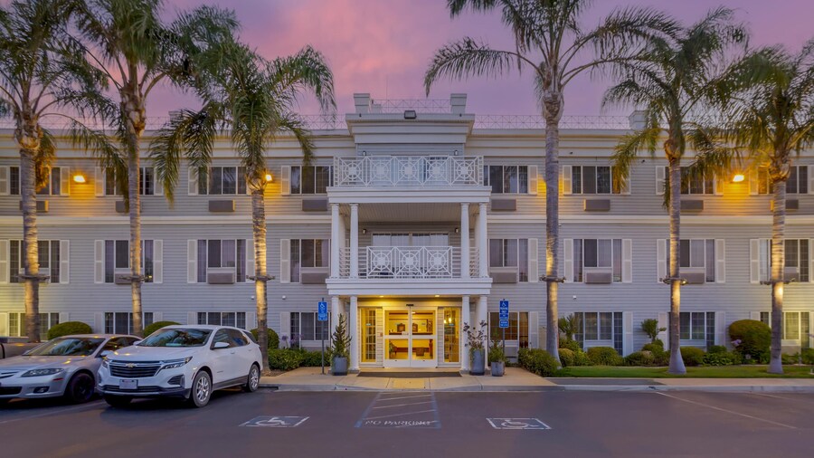 Best Western Luxury Inn