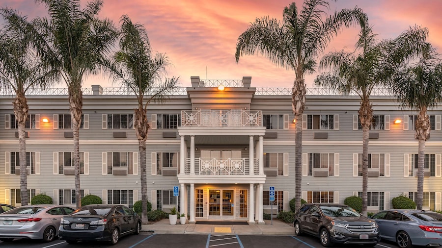 Best Western Luxury Inn