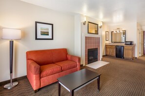 Suite, 1 King Bed, Non Smoking, Balcony (with Sofabed) | Blackout drapes, iron/ironing board, bed sheets - Best Western Luxury Inn (Tracy)