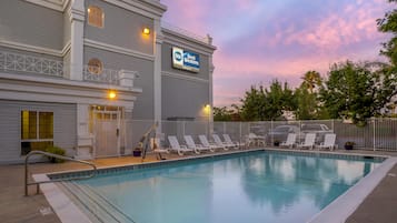 Outdoor pool, sun loungers