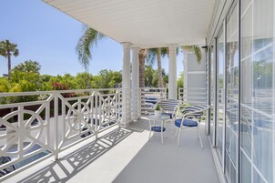 Suite, 1 King Bed, Non Smoking, Balcony (with Sofabed) | Room amenity