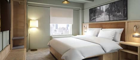 Sengetøy av topp kvalitet, senger med overmadrass og safe på rommet