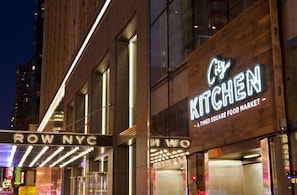 2 restaurants servant le déjeuner
