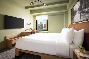 Luxe beddengoed, pillowtop-bedden, een kluis op de kamer, een bureau