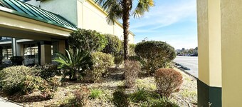 Super Inn & Suites by OYO Milledgeville