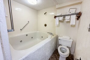免費盥洗用品、吹風機、毛巾